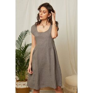 Lin Passion Lniana sukienka w kolorze szarobrązowym rozmiar: 38/40. Brązowe sukienki Lin Passion, bez wzorów, ze lnu, klasyczne, bez kołnierzyka, bez ramiączek, midi, rozkloszowane. Za 163,95 zł.