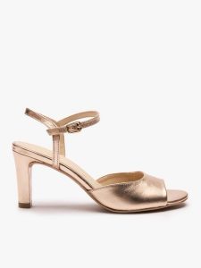 Platynowe sandały na szpilce. Brązowe sandały Ryłko, bez wzorów, ze skóry, z okrągłym noskiem, bez obcasa, na szpilce, bez zapięcia. Za 399,99 zł.