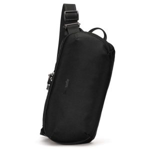 Saszetka miejska antykradzieżowa Pacsafe Metrosafe X Urban Sling. Czarne nerki i saszetki Pacsafe, bez wzorów. Za 377,99 zł.