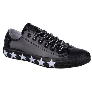 Buty Converse Chuck Taylor All Star Miley Cyrus 563720C czarne. Czarne trampki bez wzorów, z gumy, bez zapięcia. Za 294,77 zł.