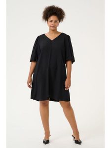 KAFFE curve Sukienka "Gabbi" w kolorze czarnym rozmiar: 48. Czarne sukienki KAFFE curve, na co dzień, bez wzorów, bez kołnierzyka, bez ramiączek, midi, proste. Za 113,99 zł.