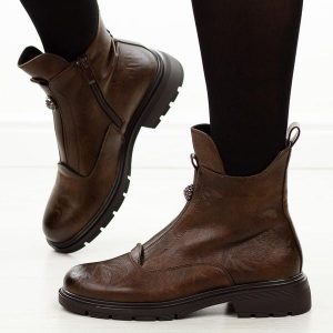 Brązowe botki damskie M.Daszyński 2501-6. Brązowe botki M.Daszyński, na jesień, bez wzorów, ze skóry, bez obcasa, bez zapięcia. Za 199,00 zł.