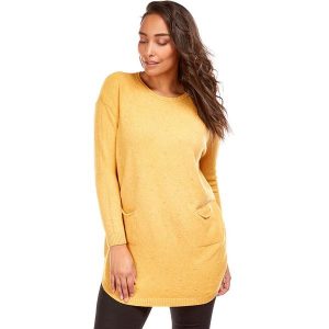 Sweter w kolorze żółtym. Żółte swetry oversize marki Cashmere Curve, z kaszmiru, z okrągłym kołnierzem. W wyprzedaży za 129,95 zł.