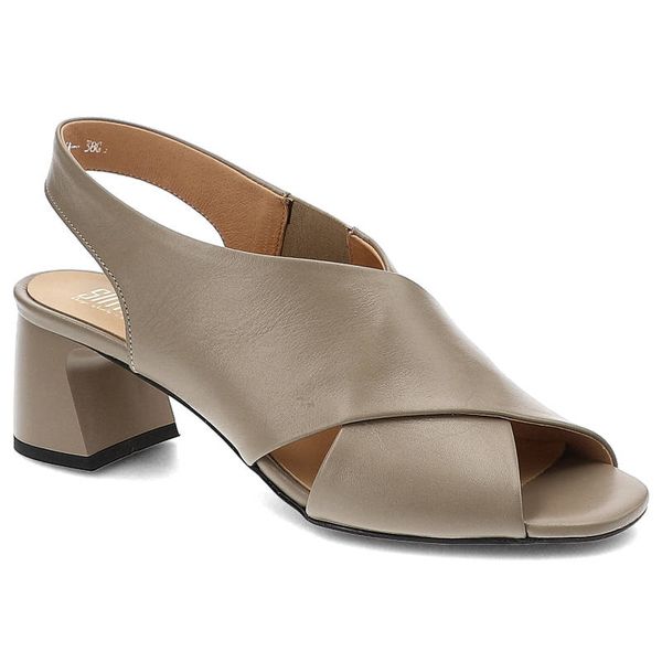 Sandały damskie Simen, ze skóry naturalnej licowej z wsuwaną konstrukcją skórzanym wnętrzem i wkładką oraz stabilnym obcasem typu klocek, bez, 3806A-. Brązowe sandały Simen, bez wzorów, ze skóry, bez obcasa, na obcasie, bez zapięcia. Za 279,00 zł.