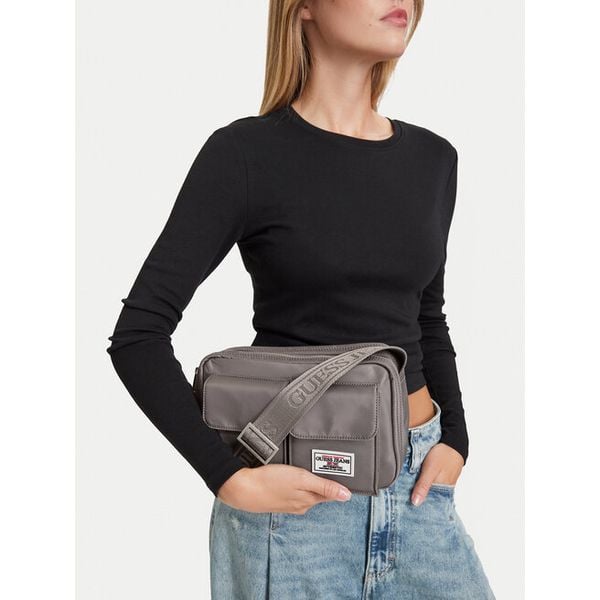 Torebka Guess Jeans. Szare listonoszki Guess Jeans, z aplikacjami, z jeansu, bez dodatków. Za 179,99 zł.