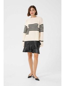 CULTURE Sweter w kolorze biało-czarnym rozmiar: XS. Białe swetry oversize Culture, xs, bez wzorów, ze splotem, bez ramiączek. Za 130,99 zł.