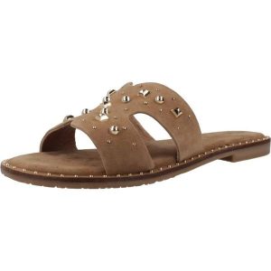 Sandały CARMELA 163057C Beżowy. Brązowe buty trekkingowe Carmela, ze skóry, bez zapięcia. Za 245,99 zł.