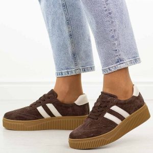 Brązowe skórzane półbuty damskie Filippo Dp6776/26. Brązowe półbuty Filippo, na jesień, bez wzorów, z jeansu, bez obcasa, na platformie, bez zapięcia. Za 249,00 zł.