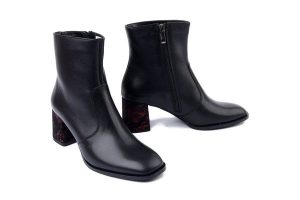 BIOECO BY ARKA 7951 0308+2920 czarny, botki damskie. Czarne botki Bioeco by Arka, bez wzorów, z polaru, bez obcasa, na obcasie, bez zapięcia. Za 459,90 zł.