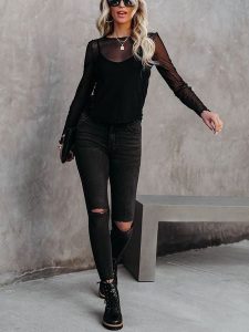 Milan Kiss Bluzka w kolorze czarnym rozmiar: M. Czarne bluzki Milan Kiss, m, bez wzorów, bez kołnierzyka, bez ramiączek. Za 231,13 zł.