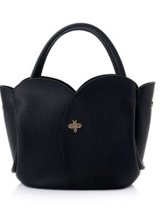 Lucky Bees Torebka w kolorze czarnym - 29 x 21 x 15 cm rozmiar: onesize. Czarne torebki klasyczne Lucky Bees, bez wzorów, z materiału, przez ramię, bez dodatków. Za 97,45 zł.