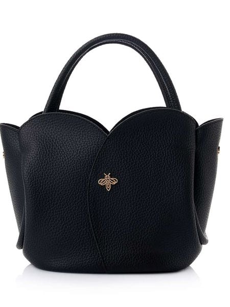 Lucky Bees Torebka w kolorze czarnym - 29 x 21 x 15 cm rozmiar: onesize. Czarne torebki klasyczne Lucky Bees, bez wzorów, z materiału, przez ramię, bez dodatków. Za 98,87 zł.
