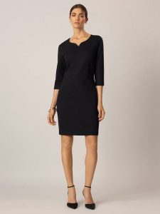 APART Sukienka w kolorze czarnym rozmiar: 42. Czarne sukienki Apart, bez wzorów, bez kołnierzyka, bez ramiączek, mini. Za 301,95 zł.