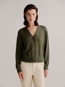 Josephine & Co Kardigan "August" w kolorze khaki rozmiar: XXL. Brązowe swetry oversize Josephine & Co, xxl, bez wzorów, z wełny, bez ramiączek. Za 152,99 zł.