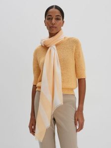 Someday Szal "Bailee" w kolorze brzoskwiniowym rozmiar: onesize. Pomarańczowe szaliki someday., bez wzorów, z materiału. Za 52,99 zł.