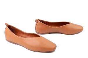 ARTIKER RELAKS 58C2610 brąz, baleriny damskie. Brązowe balerinki Artiker Relaks, bez wzorów, ze skóry, bez obcasa, na obcasie, bez zapięcia. Za 234,90 zł.