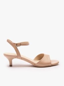 Beżowe sandały na obcasie. Brązowe sandały Ryłko, bez wzorów, z gumy, z okrągłym noskiem, bez obcasa, na obcasie, bez zapięcia. Za 399,99 zł.