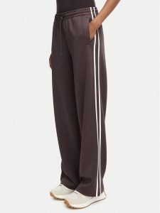 Guess Spodnie dresowe V6YB08 K4286 Brązowy ciemny Regular Fit. Brązowe spodnie dresowe Guess, xs, z aplikacjami, z dresówki. Za 434,99 zł.