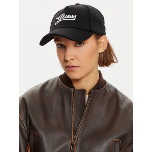 Czapka z daszkiem Guess. Czarne czapki Guess, z aplikacjami. Za 129,99 zł.