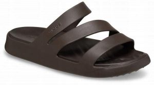 Klapki Dla Dorosłych Crocs Getaway Strappy. Brązowe klapki Crocs, bez wzorów, z materiału, bez obcasa. Za 139,99 zł.