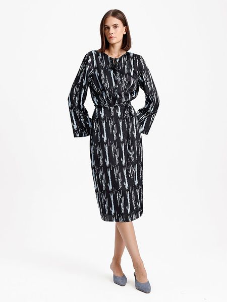 BGN Sukienka w kolorze czarno-błękitnym rozmiar: 38. Czarne sukienki BGN, na imprezę, bez wzorów, z tkaniny, bez kołnierzyka, bez ramiączek, midi. Za 122,09 zł.