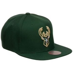 Czapka z daszkiem do koszykówki Mitchell Snapback Milwaukee zielona. Zielone czapki MITCHELL & NESS, bez wzorów, sportowe. Za 149,00 zł.