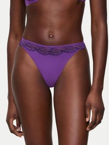 Triumph Stringi Comfort Glam 10224956 Fioletowy. Fioletowe stringi Triumph, bez wzorów, z syntetyku. Za 89,99 zł.