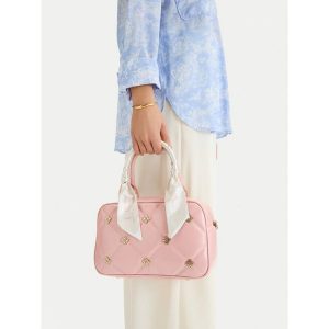 Torebka Nine West. Czerwone kuferki Nine West, bez wzorów, bez dodatków. Za 279,99 zł.