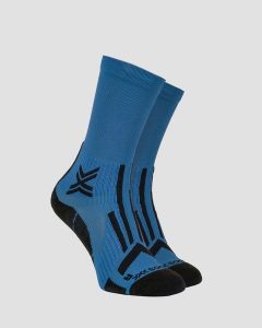Skarpety trailowe X-Socks Trailrun Perform Crew. Niebieskie skarpetki X-Socks, bez wzorów. Za 98,00 zł.