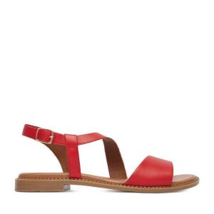 Sandały Lasocki. Czerwone sandały Lasocki, bez wzorów, bez obcasa, na płaskiej podeszwie, bez zapięcia. Za 139,99 zł.