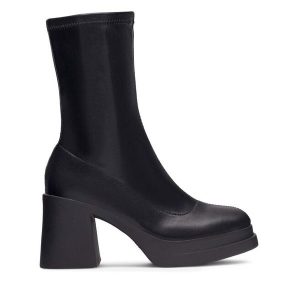 Botki Jenny Fairy. Czarne botki Jenny Fairy, bez wzorów, bez obcasa, na słupku, bez zapięcia. Za 179,99 zł.