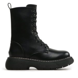Trapery DeeZee. Czarne buty zimowe DeeZee, bez obcasa, bez zapięcia. Za 229,99 zł.