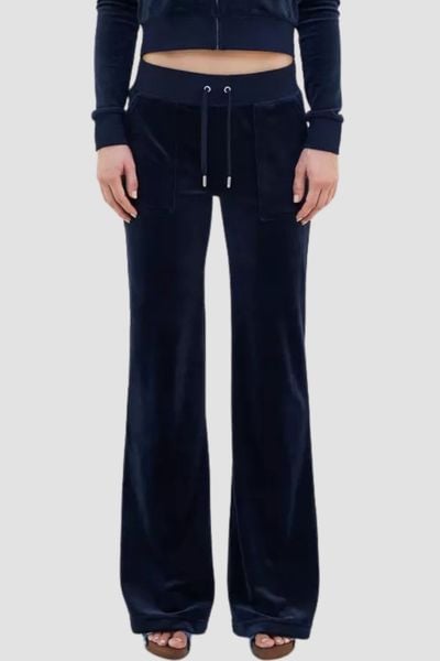 JUICY COUTURE Granatowe spodnie dresowe damskie Layla Low Rise Pocket, Rozmiar XS. Niebieskie spodnie dresowe Juicy Couture, s, bez wzorów, z dresówki. W wyprzedaży za 289,99 zł.