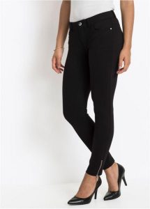 Tregginsy. Czarne rurki bonprix. Za 159,99 zł.