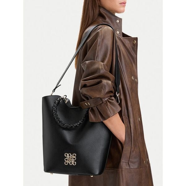 Torebka Nine West. Czarne torebki klasyczne Nine West, bez wzorów, bez dodatków. Za 299,99 zł.