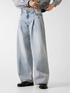 Guess Jeans Jeansy 182529 Niebieski Relaxed Fit. Niebieskie jeansy Guess Jeans, z aplikacjami, z jeansu. Za 479,00 zł.