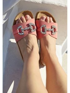 BABUNKERS Family Skórzane klapki w kolorze jasnoróżowym rozmiar: 38. Różowe klapki BABUNKERS Family, bez wzorów, z otwartym noskiem, bez obcasa. Za 173,99 zł.