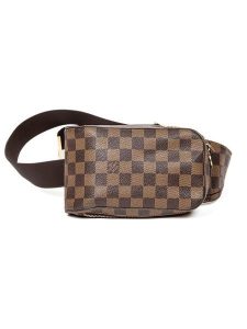 Louis Vuitton Saszetka w kolorze brązowym - 20,5 x 11 x 4,5 cm rozmiar: onesize. Brązowe nerki i saszetki Louis Vuitton, bez wzorów, z materiału. Za 3 601,99 zł.