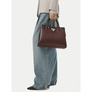 Torebka Nine West. Brązowe kuferki Nine West, bez wzorów, bez dodatków. Za 299,99 zł.