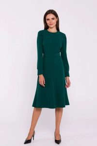 Elegancka sukienka rozkloszowana z paskiem butelkowa zieleń. Zielone sukienki Stylove, do pracy, s, bez wzorów, z elastanu, biznesowe, bez kołnierzyka, bez ramiączek, rozkloszowane. Za 389,00 zł.