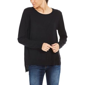 Sweter w kolorze czarnym. Czarne swetry klasyczne marki Bench. W wyprzedaży za 128,95 zł.