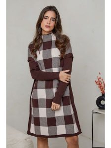 Soft Cashmere Sukienka dzianinowa w kolorze kremowo-brązowym rozmiar: 38/40. Brązowe sukienki Soft Cashmere, na co dzień, bez wzorów, z dzianiny, klasyczne, bez kołnierzyka, bez ramiączek, midi, proste. Za 136,78 zł.