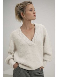 Josephine & Co Sweter "Suus" w kolorze białym rozmiar: S. Białe swetry oversize Josephine & Co, s, bez wzorów, z wełny, bez ramiączek. Za 269,18 zł.
