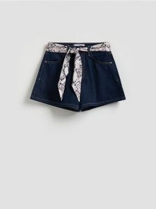 Jeansowe szorty z apaszką - granatowy. Niebieskie apaszki i chusty Reserved, bez wzorów, z bawełny. Za 99,99 zł.