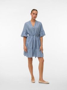Vero Moda Sukienka w kolorze niebieskim rozmiar: XL. Niebieskie sukienki Vero Moda, xl, bez wzorów, z bawełny, bez kołnierzyka, bez ramiączek, mini. Za 143,95 zł.