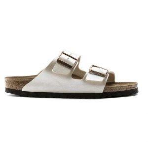 BIRKENSTOCK Arizona BF Graceful Pearl White Klapki damskie. Białe klapki Birkenstock, bez wzorów, ze skóry, bez obcasa. Za 379,99 zł.