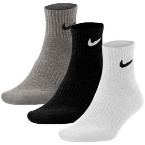 Skarpety Nike Everyday Cushioned Ankle 3 pary. Czarne skarpetki Nike, bez wzorów, z bawełny. Za 63,99 zł.