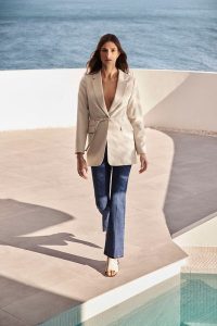 Marynarka damska piaskowa. Marynarki i żakiety MOODO, l, bez wzorów, z elastanu. W wyprzedaży za 49,99 zł.