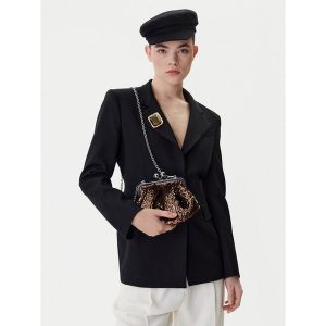 Torebka Weekend Max Mara. Czerwone torebki klasyczne Weekend Max Mara, bez wzorów, bez dodatków. Za 664,99 zł.