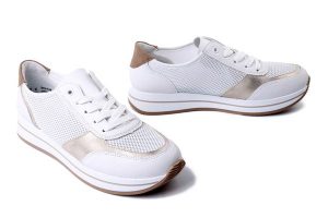 RIEKER N4502-80 white, półbuty damskie. Białe półbuty Rieker, na lato, bez wzorów, bez obcasa, bez zapięcia. Za 287,92 zł.